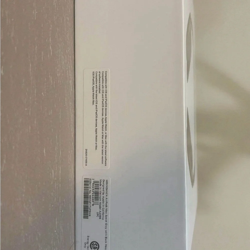 AirPods Max’s Black
